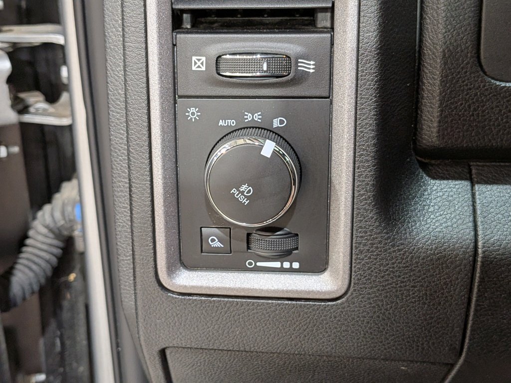 Ram 1500 Classic 2021 Argent Val-David - photo #30