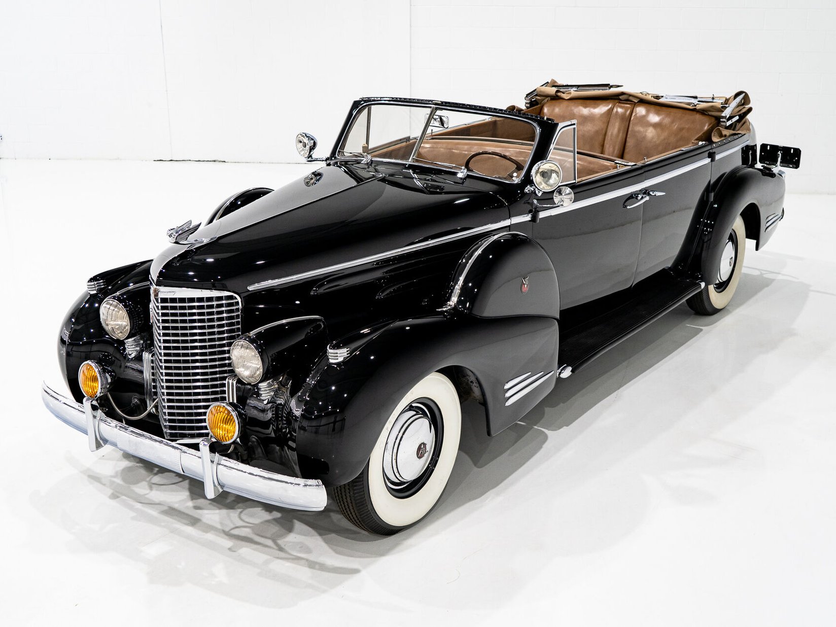Cadillac Series 90 **PRICE IN USD**1 of 13 V16 1938 Noir Montréal - photo #24