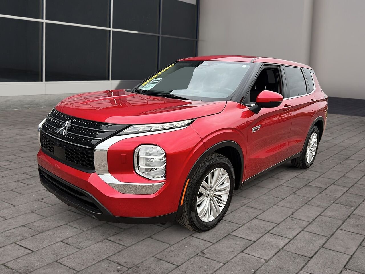 2024 Mitsubishi Outlander Plug-In Hybrid Red Québec - photo #0
