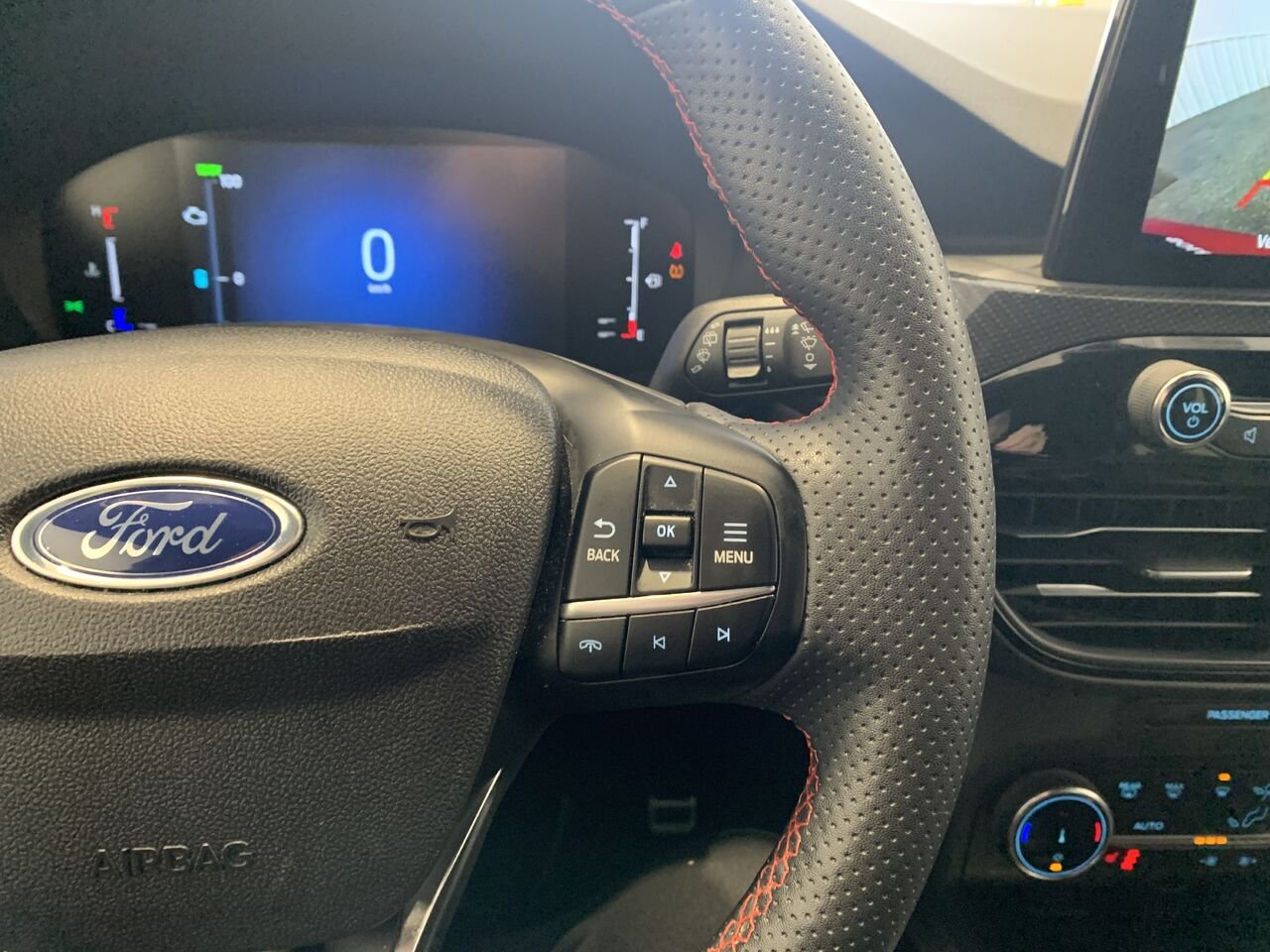 Ford Escape ST-LINE, AWD, HYBRIDE, 2.5L 2023 Rouge Châteauguay - photo #35