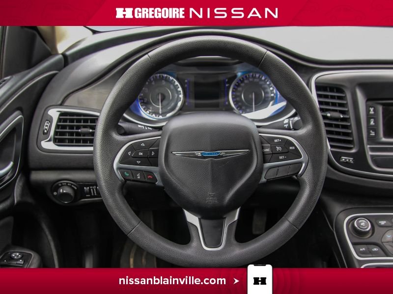 2015 Chrysler 200 White Laval - photo #13