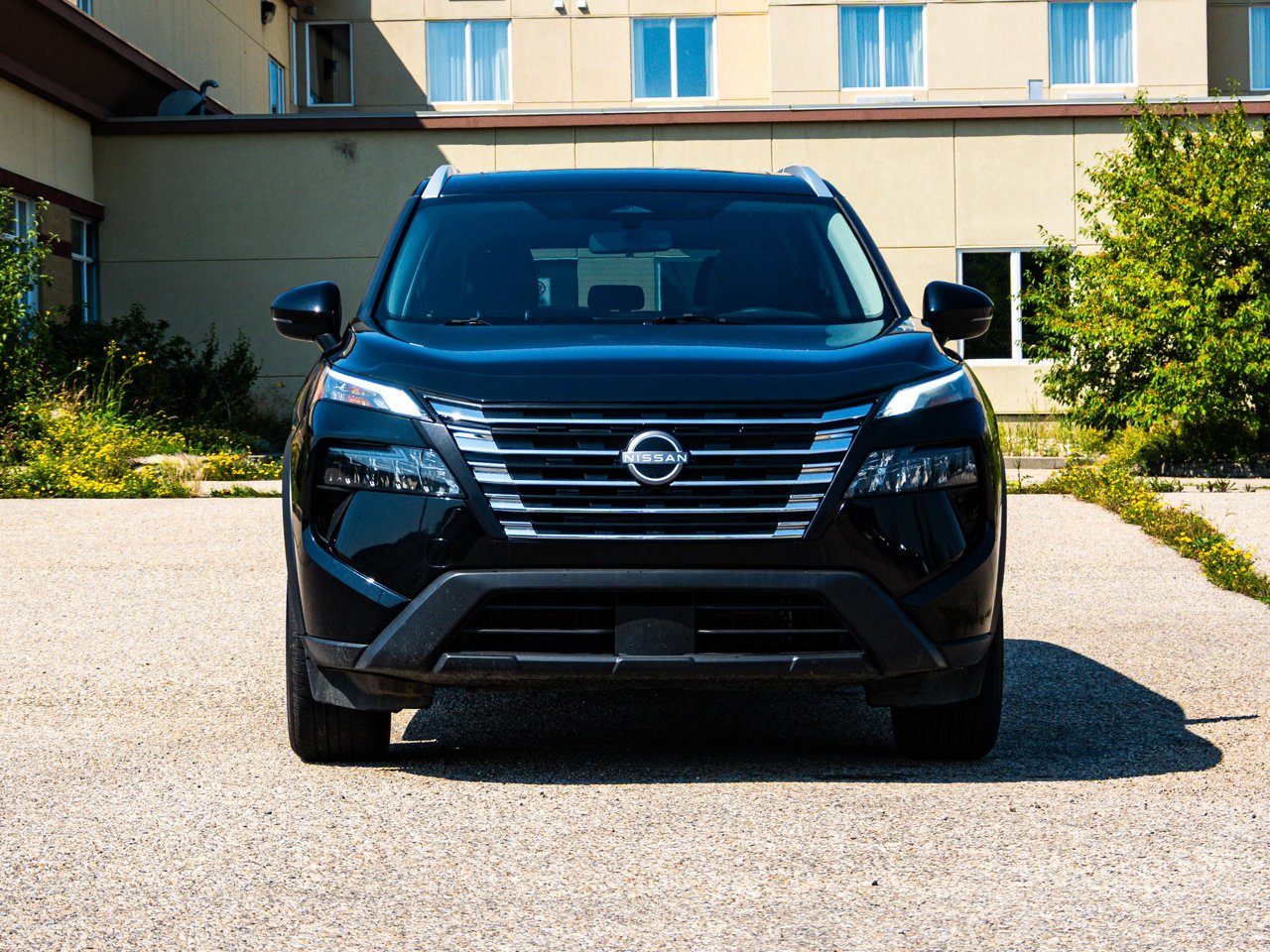 2025 Nissan Rogue AWD SV Moonroof Black Sherwood Park - photo #2