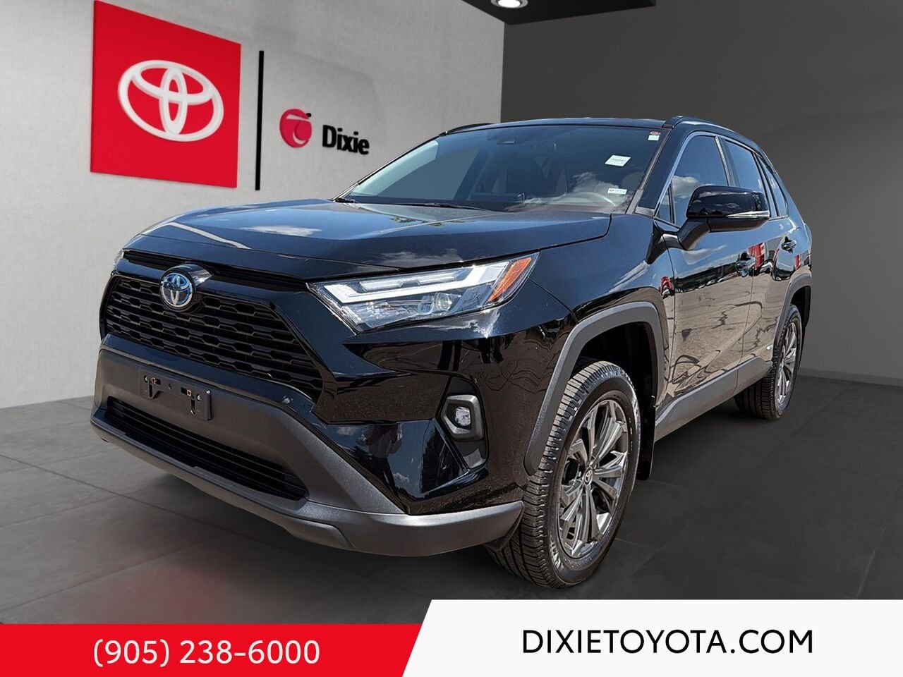 2024 Toyota RAV4 Hybrid XLE PREMIUM AWD / CLEAN CARFAX / HEATED SEATS / MOONROOF / ALLOY WHEELS / CARPLAY AND ANDROID AUTO Midnight Black Metallic Mississauga - photo #0