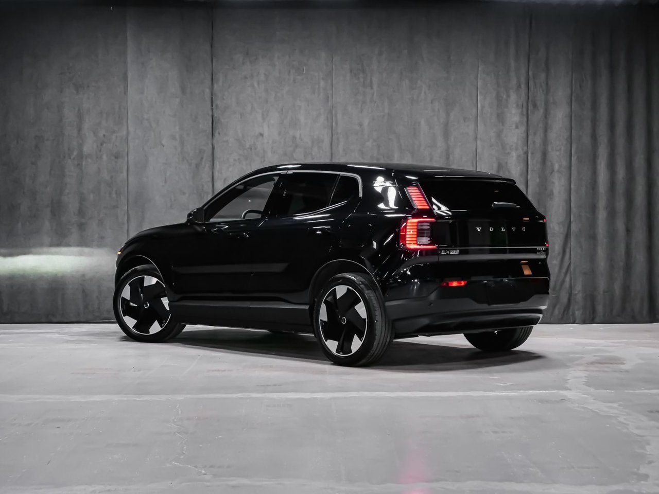 Volvo EX30 ULTRA AWD 2025 Noir Montréal - photo #3
