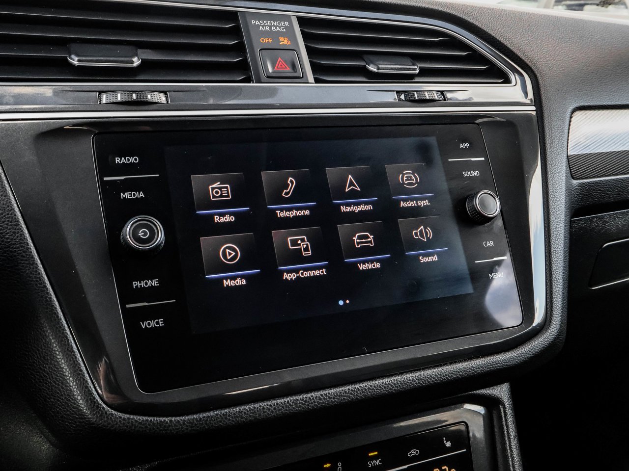 2024 Volkswagen Tiguan Comfortline 4MOTION Grey Sherwood Park - photo #25