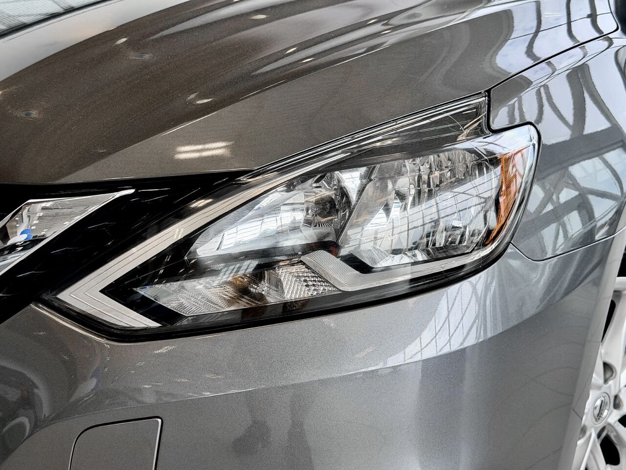 2018 Nissan Sentra Grey Notre-Dame-des-Prairies - photo #4