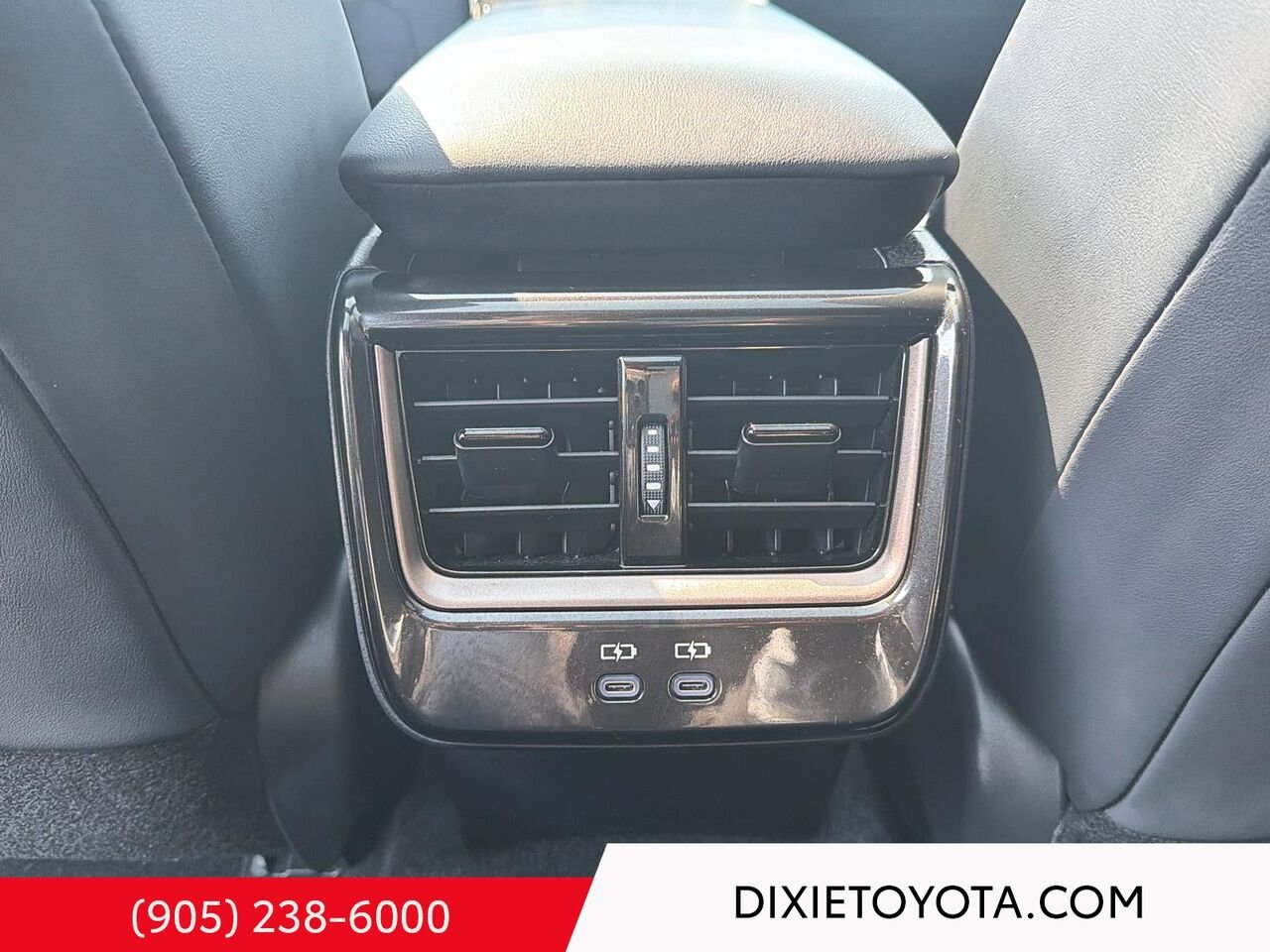 2026 Toyota Crown HYBRID PLATNIUM AWD / CLEAN CARFAX / HEATED AND VENTILATED SEATS / ALLOY WHEELS / CARPLAY AND ANDROID AUTO Mississauga - photo #19