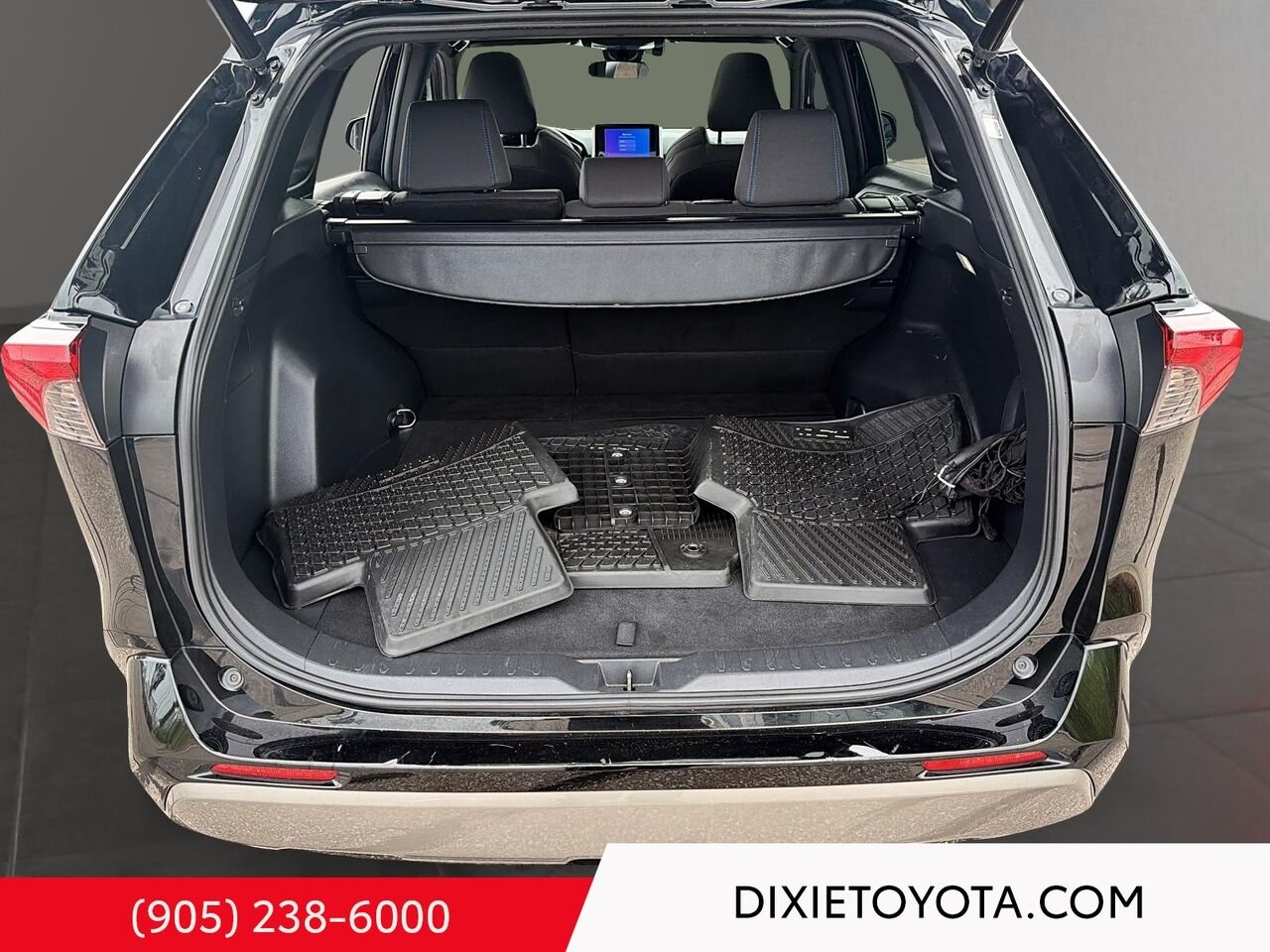 2023 Toyota RAV4 HYBRID SE AWD / CLEAN CARFAX / HEATED SEATS / MOONROOF / ALLOY WHEELS / CARPLAY AND ANDROID AUTO Black Mississauga - photo #20