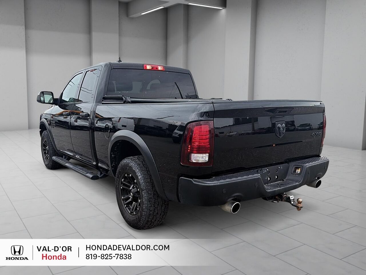 Ram 1500 Classic Warlock Quad Cab 4x4 caisse de 6 pi 4 po 2021 Noir Val-d'Or - photo #3