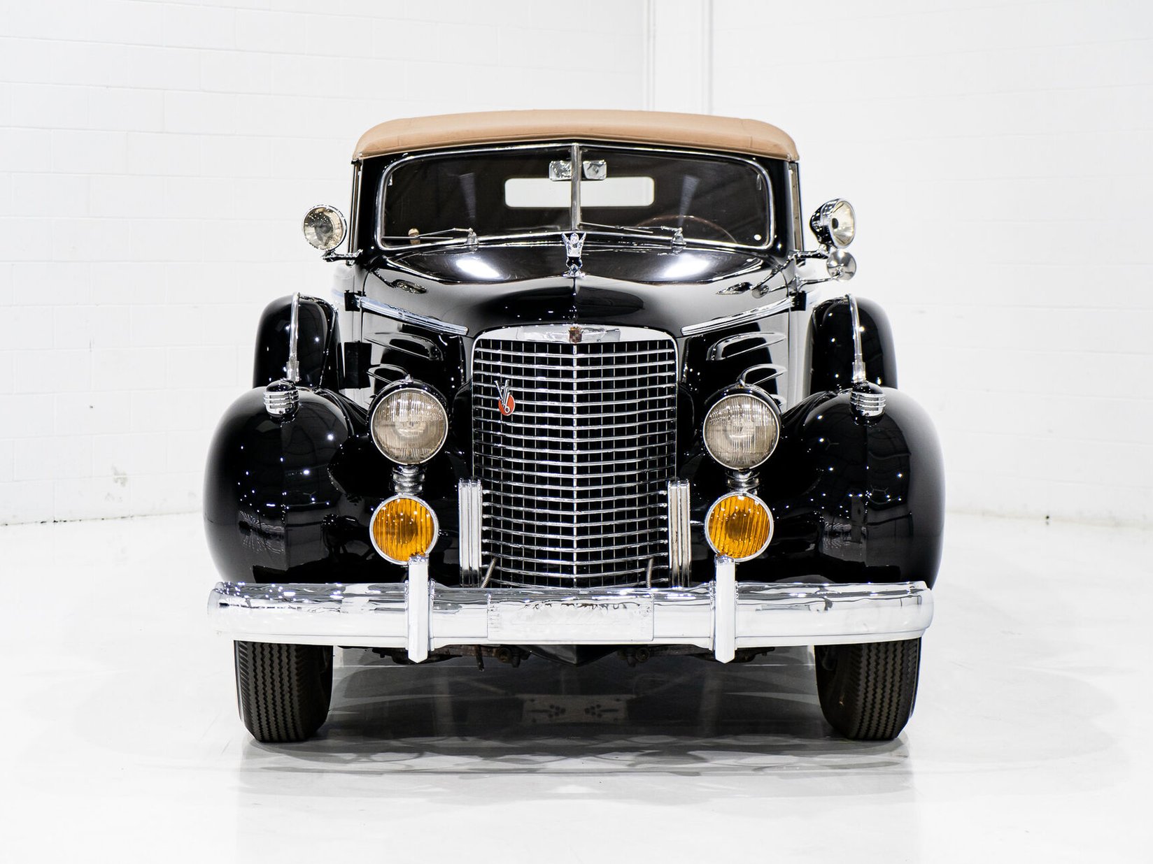 Cadillac Series 90 **PRICE IN USD**1 of 13 V16 1938 Noir Montréal - photo #84