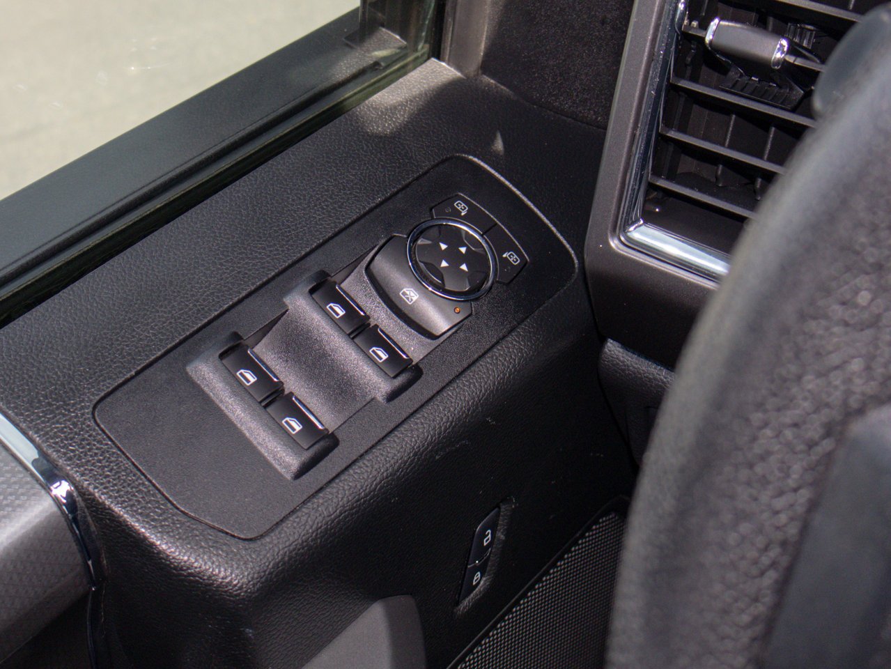 2016 Ford F-150 4WD SuperCrew 145 XLT Black Sherwood Park - photo #18