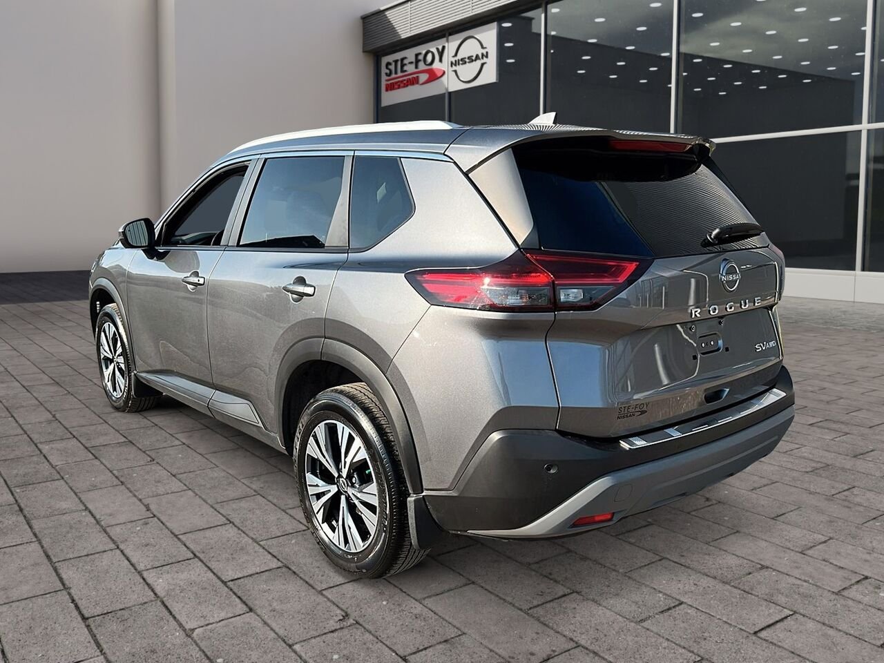 Nissan Rogue SV TI 2023 Gris Québec - photo #3