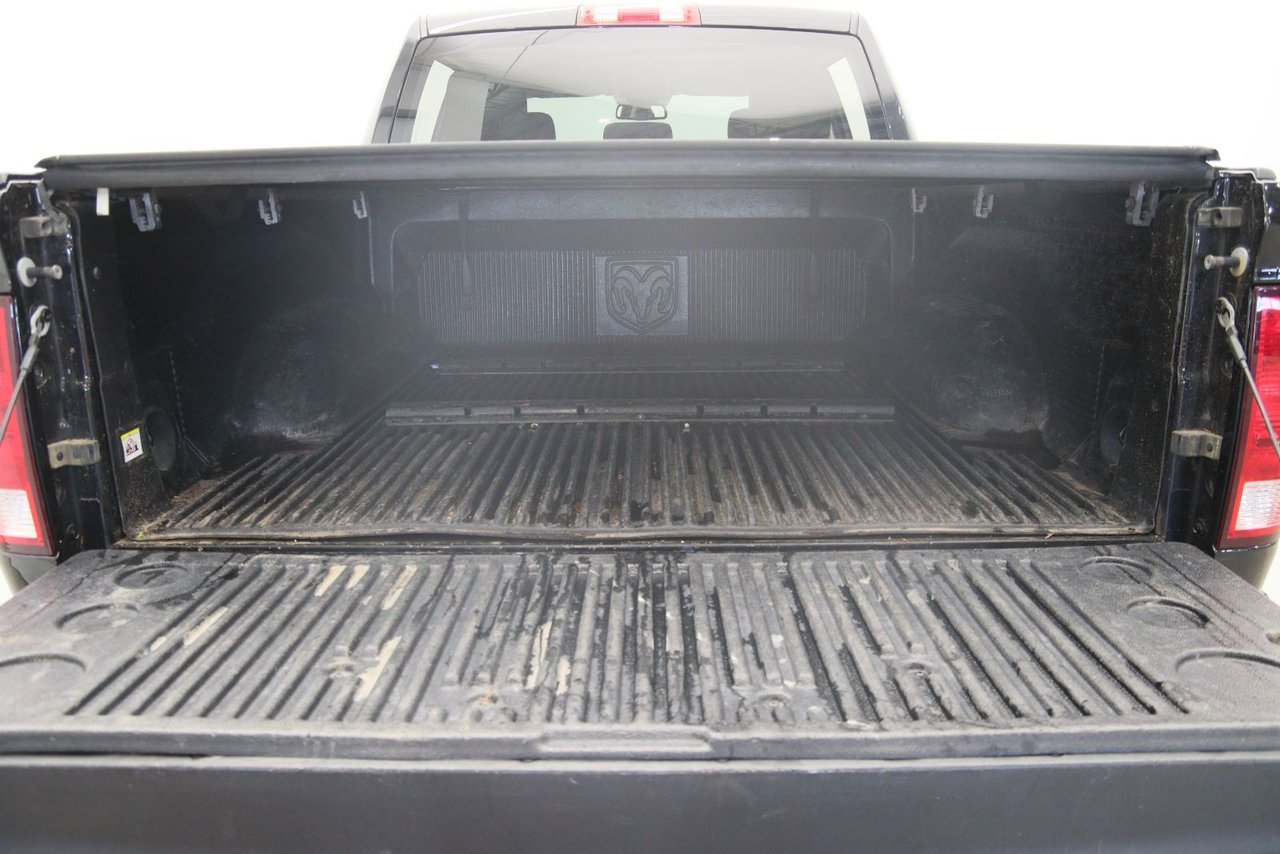 2019 Ram 1500 Classic VIN 3C6RR7KT2KG695861 Black Chicoutimi - photo #16