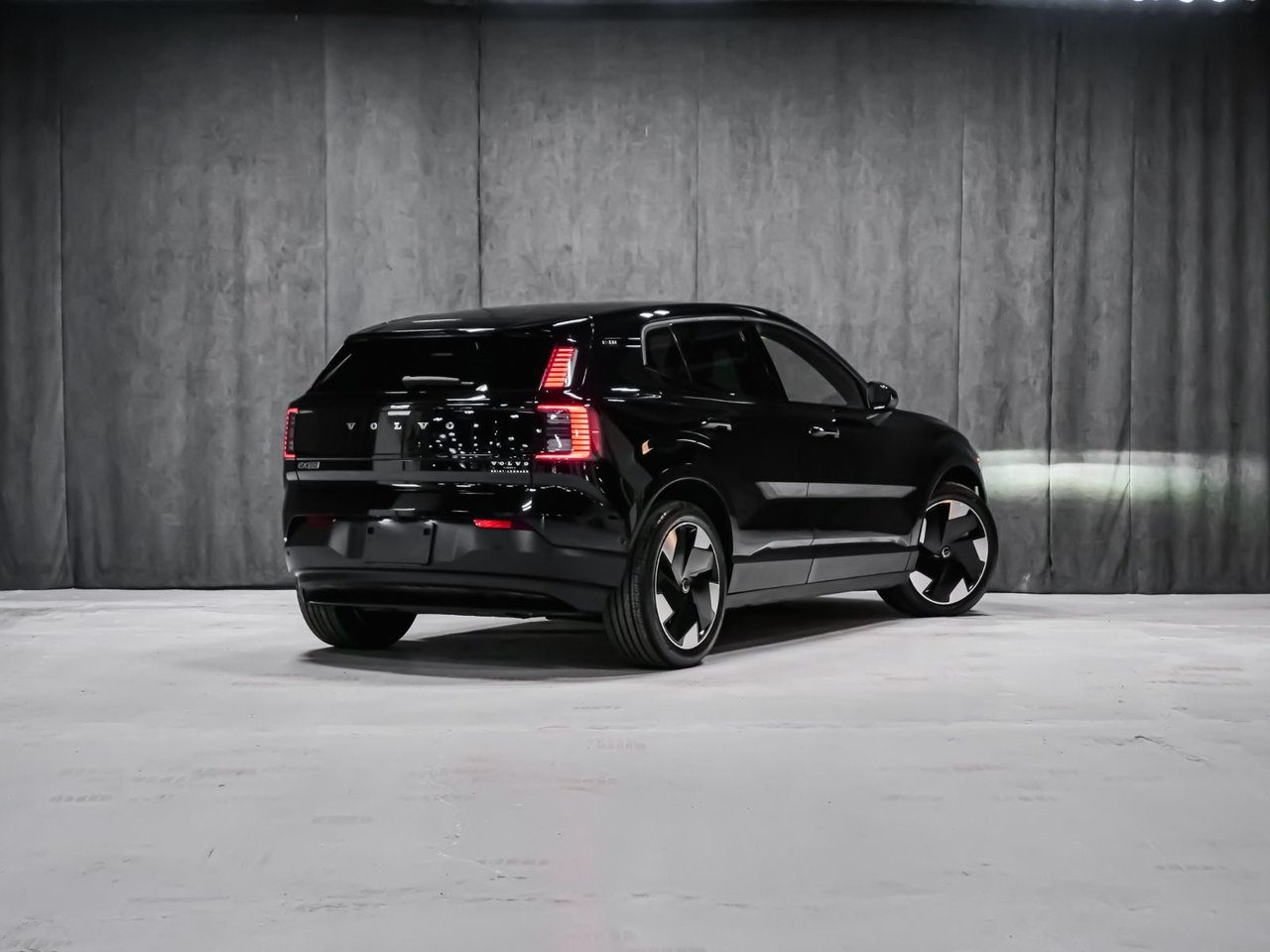 Volvo EX30 ULTRA AWD 2025 Noir Montréal - photo #4
