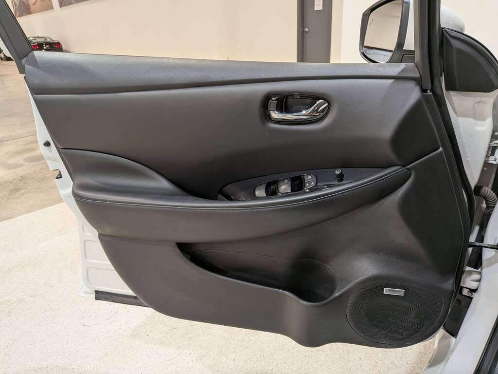 2020 Nissan LEAF SL PLUS Hatchback White Val-David - photo #32