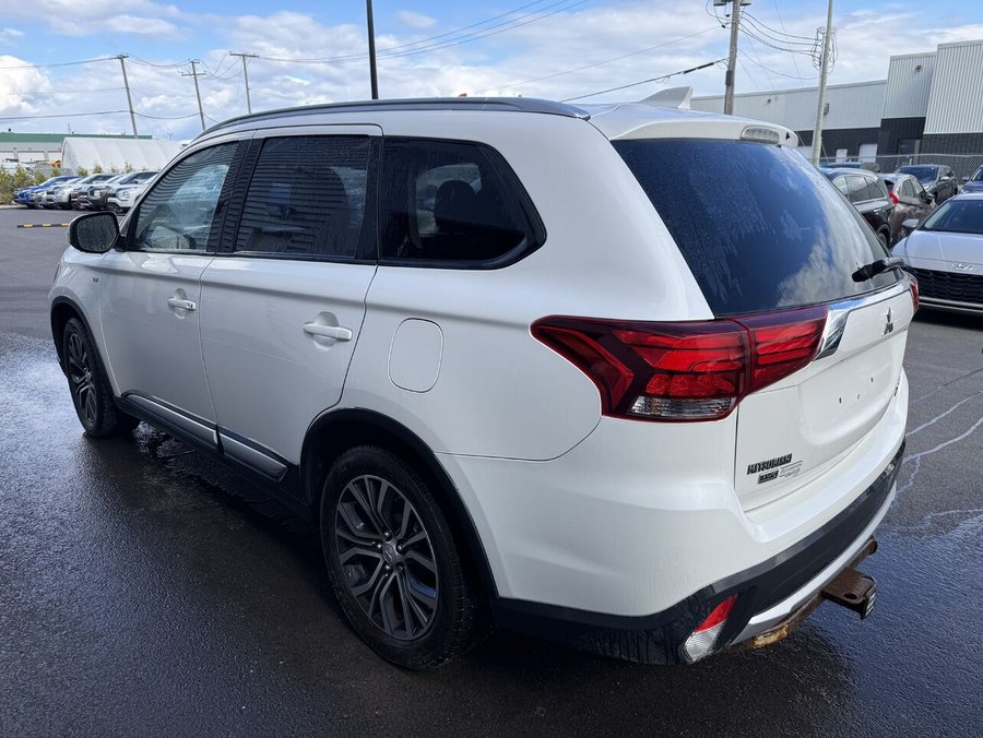 Mitsubishi Outlander SE AWC, 7 passagers, Démarreur à distance 2017 Blanc