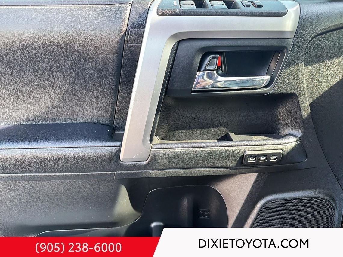 2021 Toyota 4Runner Power Sunroof, Leather Interior, Heated Seats, Alloy Wheels, Heated Steering Wheel, Running Boards, Bluetooth Midnight Black Metallic Mississauga - photo #13