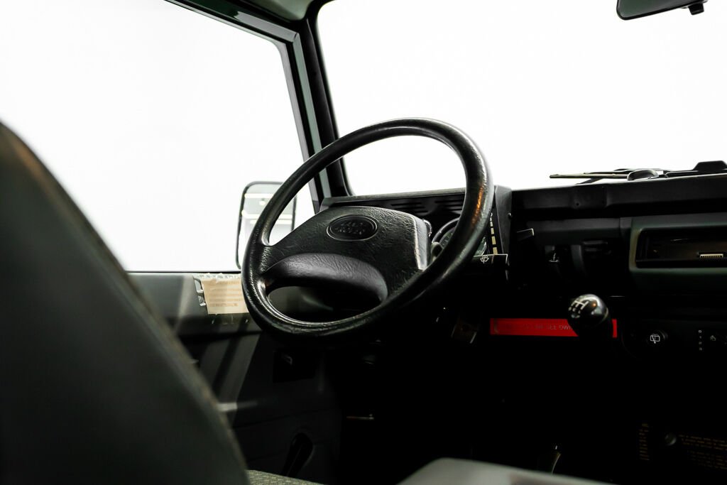 Land Rover Defender CAR IN MILES 1997 Vert Kirkland - photo #12