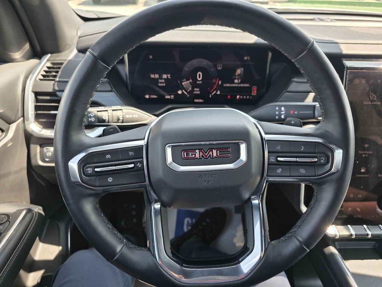 GMC Acadia Elevation 2024 Blanc Rouyn-Noranda - photo #37