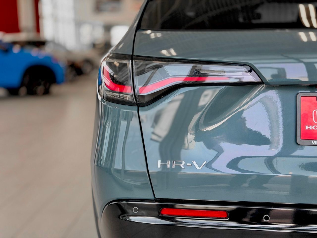 2023 Honda HR-V Green Notre-Dame-des-Prairies - photo #10