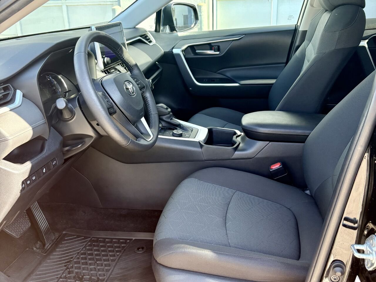 2024 Toyota RAV4 Black Mont-Laurier - photo #13