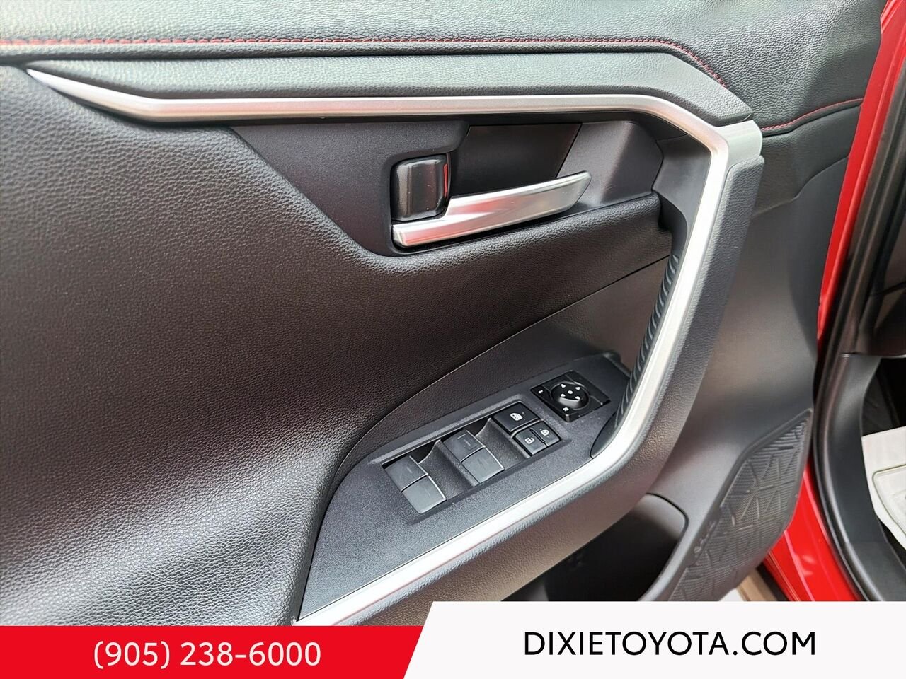 2024 Toyota RAV4 Prime PRIME XSE PLUG-IN HYBRID AWD / CLEAN CARFAX / HEATED SEATS / LEATHER SURFACE / MOONROOF / CARPLAY AND ANDROID AUTO Red Mississauga - photo #7