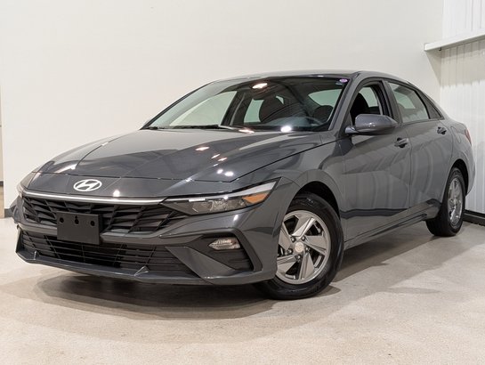 Hyundai Elantra Essential IVT 2025 Gris