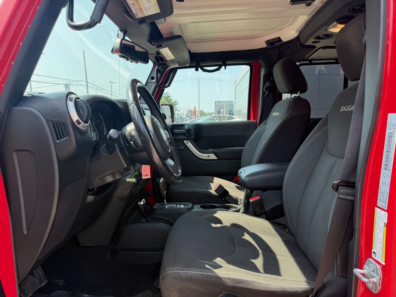 2017 Jeep Wrangler Unlimited Modèle Sahara 4 portes traction intégrale Red Châteauguay - photo #9