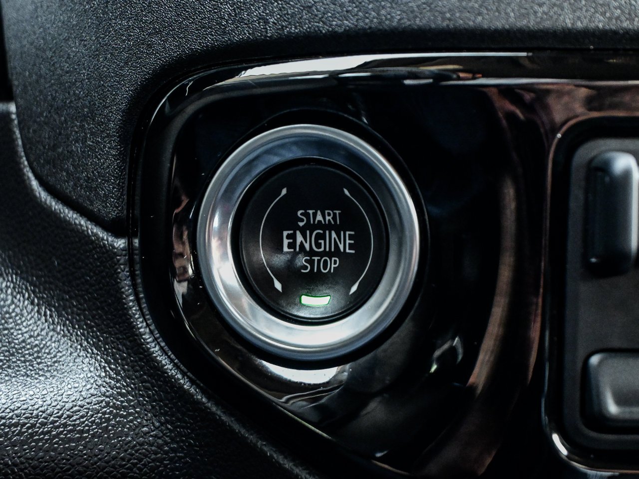 2025 GMC Sierra 1500 4WD Crew Cab 147 Elevation Black Sherwood Park - photo #25