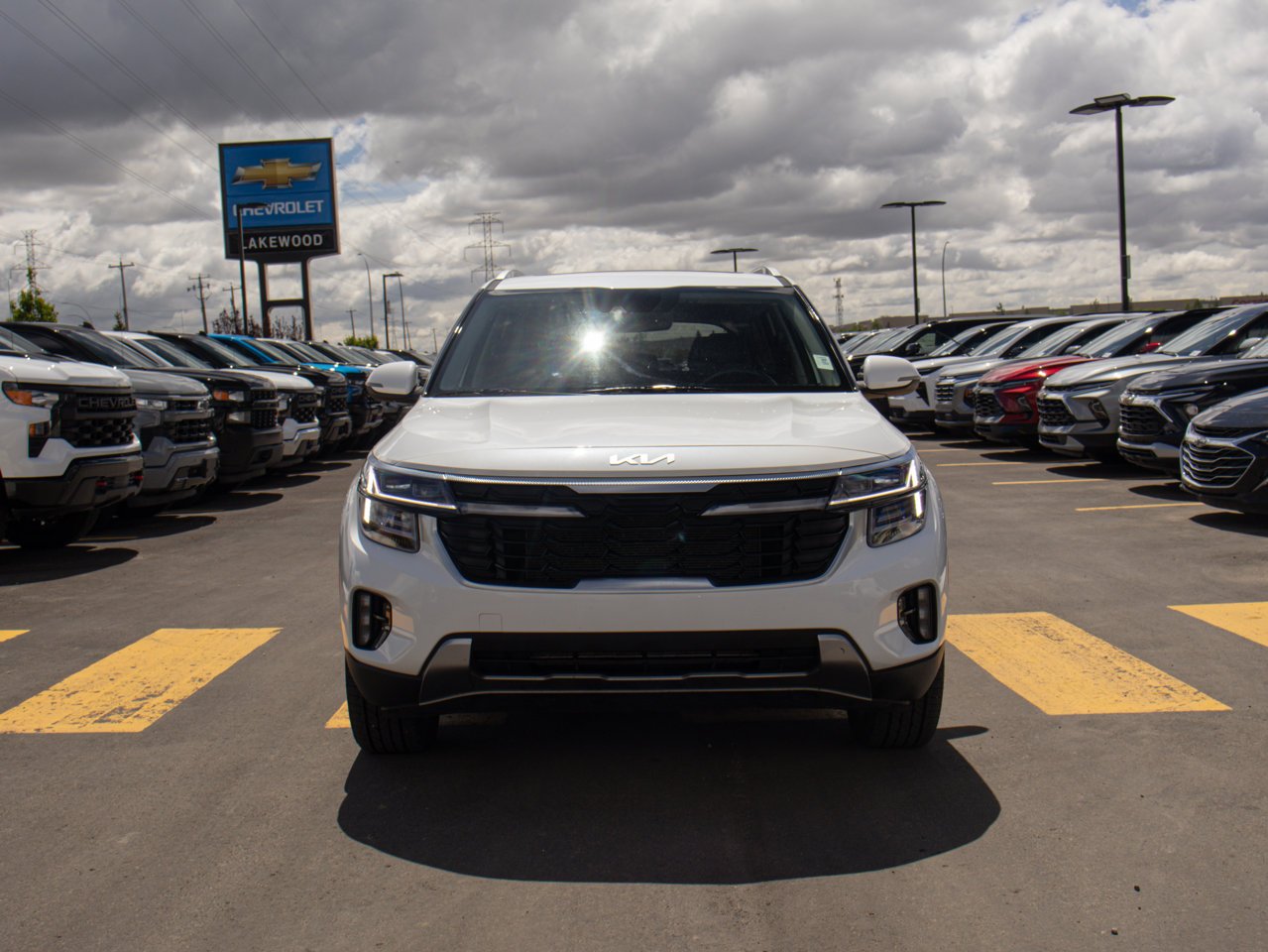 2025 Kia Seltos EX AWD White Sherwood Park - photo #2