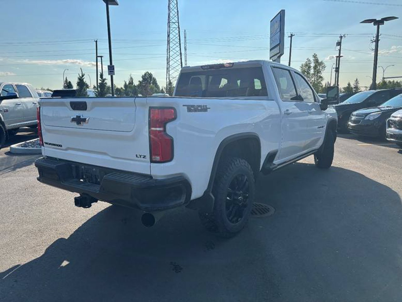 2025 Chevrolet Silverado 2500HD 4WD Crew Cab 159 LTZ White Sherwood Park - photo #4