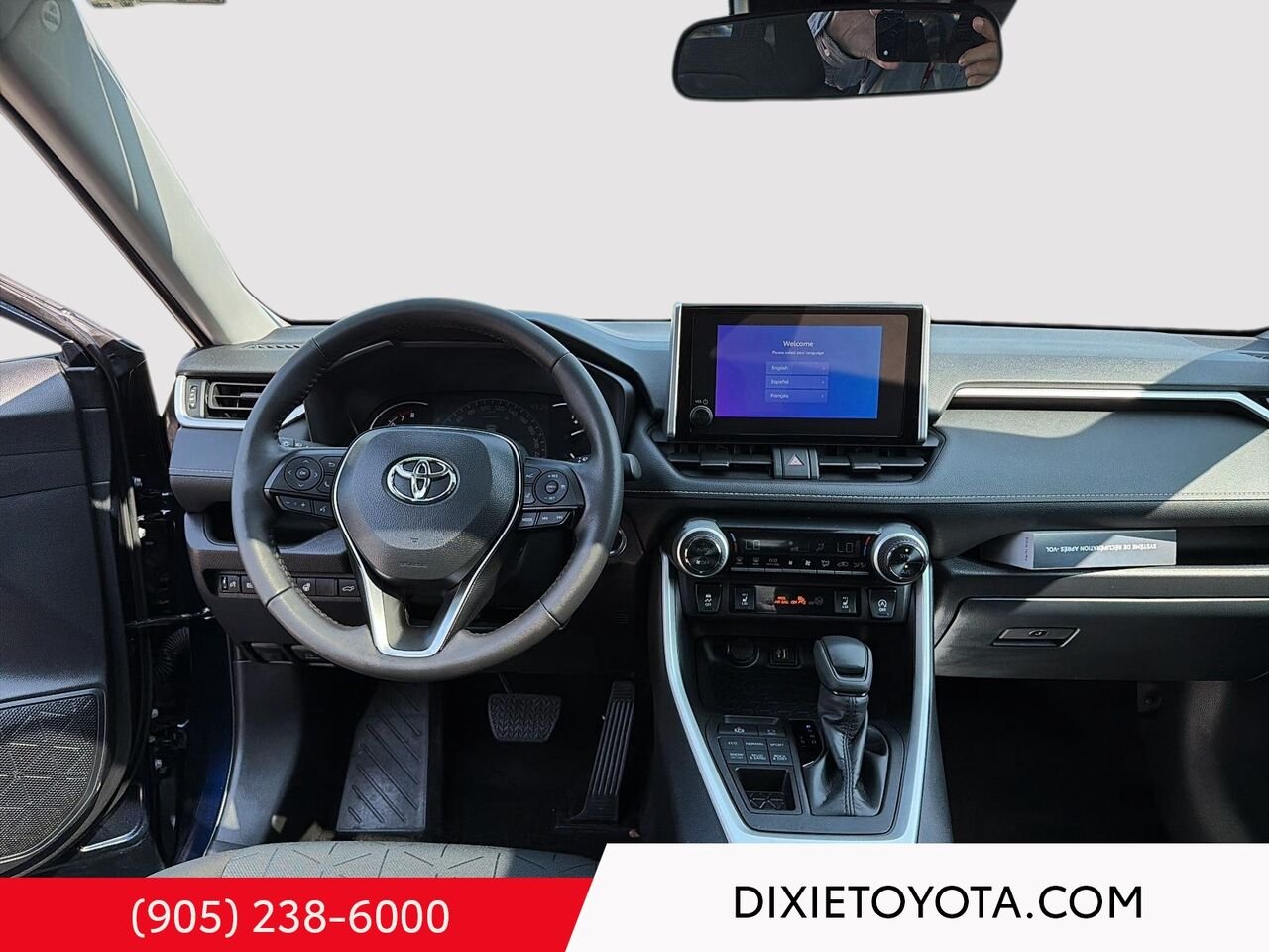 2025 Toyota RAV4 XLE AWD / CLEAN CARFAX / HEATED SEATS / MOONROOF / ALLOY WHEELS / CARPLAY AND ANDROID AUTO Blue Mississauga - photo #17
