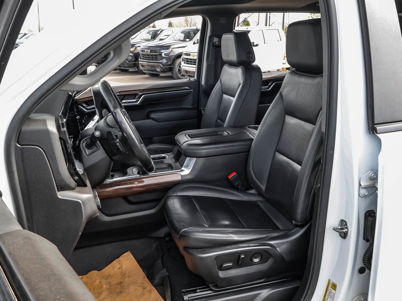 2022 Chevrolet Silverado 1500 4WD Crew Cab 147 LT Trail Boss White Sherwood Park - photo #13