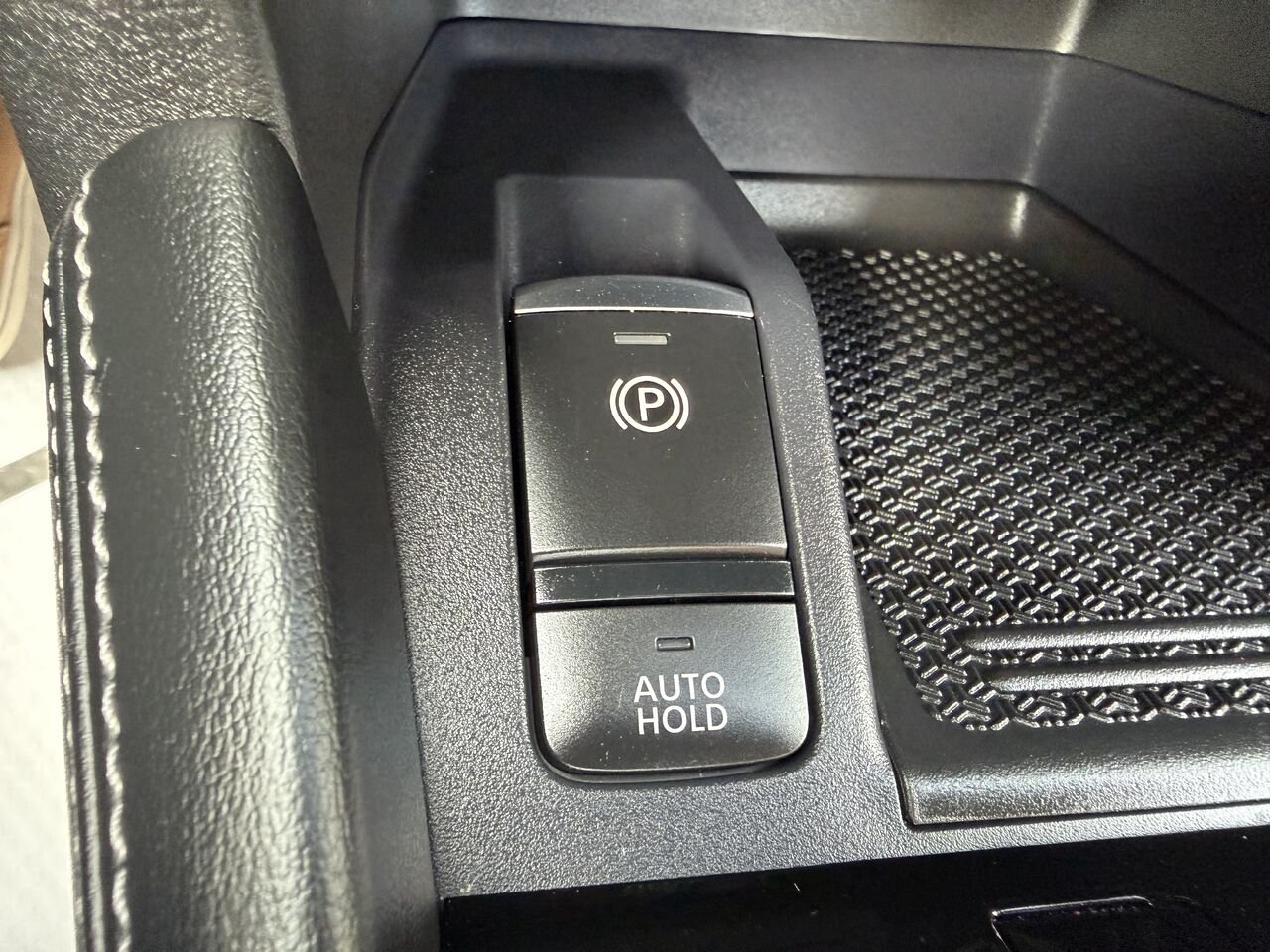 2024 Nissan Kicks Grey Thetford Mines - photo #26