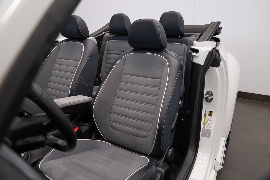 Volkswagen Beetle Trendline+ cabriolet 2 portes 2016 Blanc Kirkland - photo #24