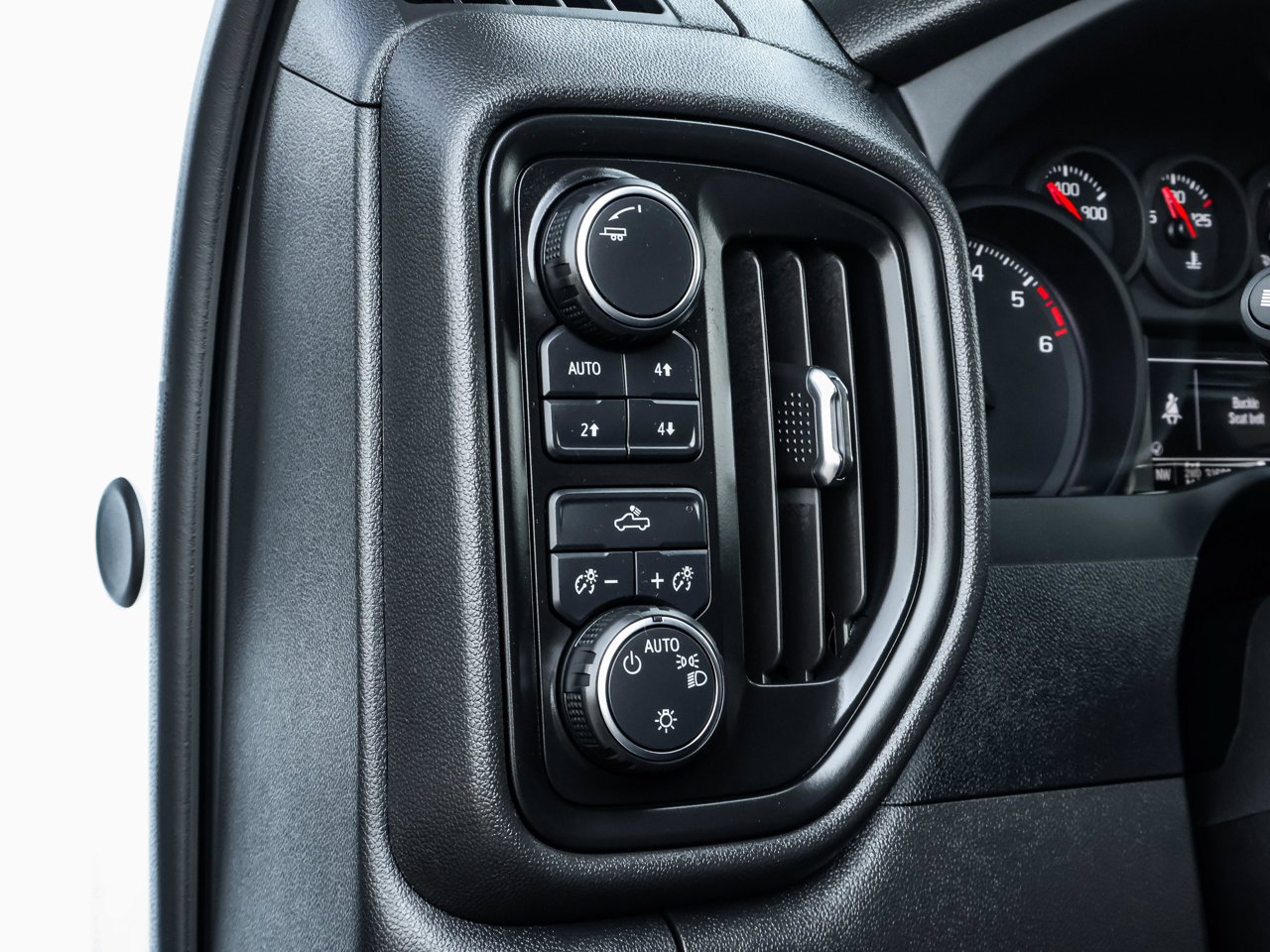 2024 Chevrolet Silverado 1500 4WD Crew Cab 147 Custom Trail Boss White Sherwood Park - photo #19
