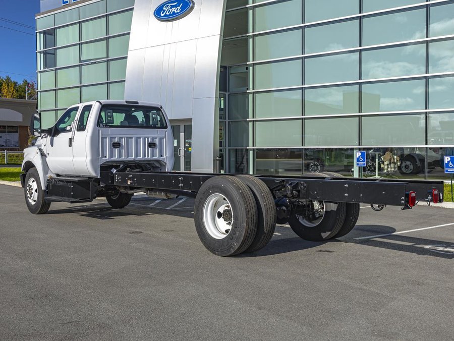 Ford F-650 Super Duty à cadre droit à essence 2026 2026 Blanc Oxford