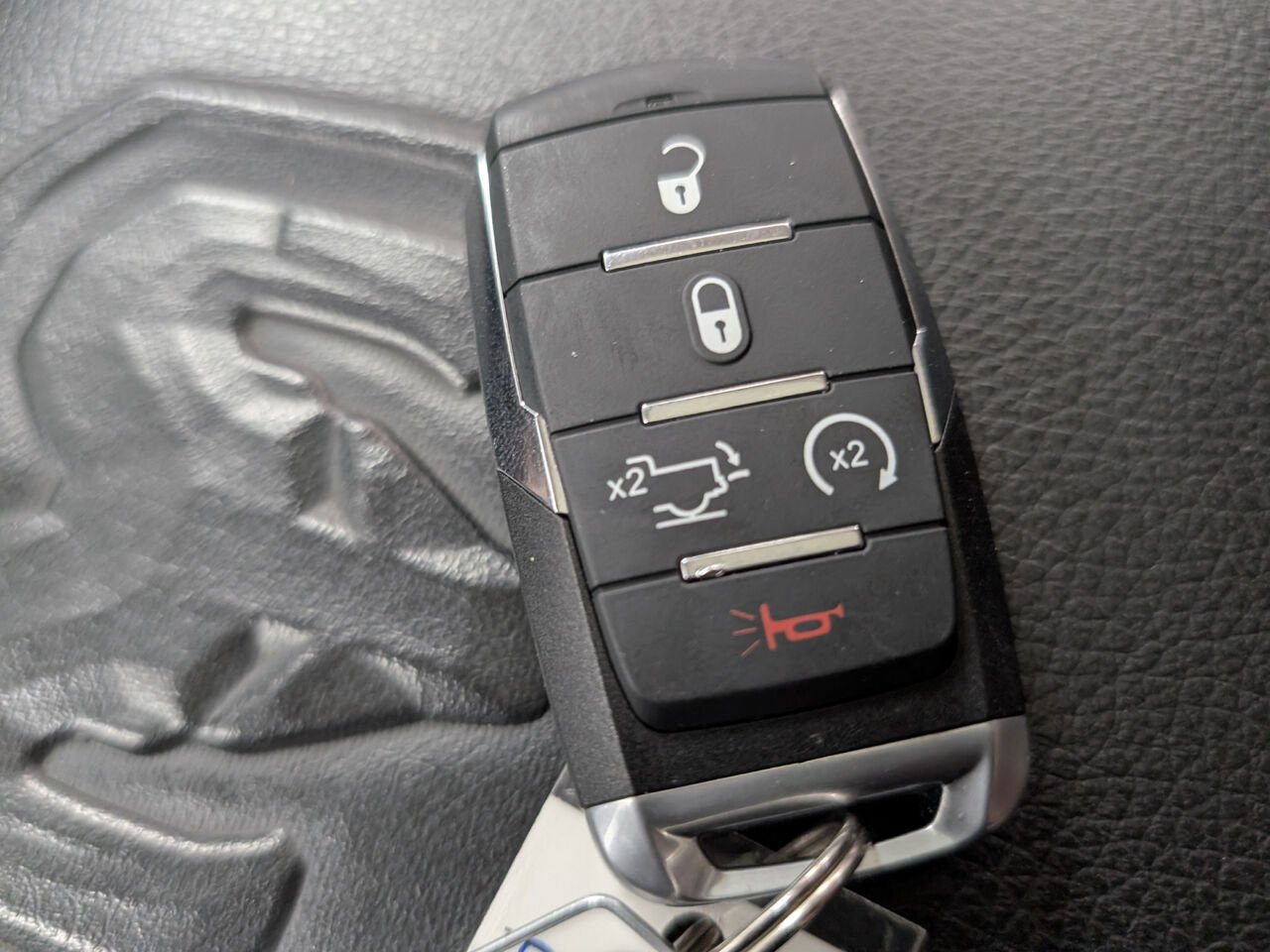 2019 Ram 1500 1C6SRFDT8KN573070 Silver Sherbrooke - photo #16