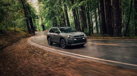 RAV4 hybride 2026 : Consommation, prix et technologies offertes