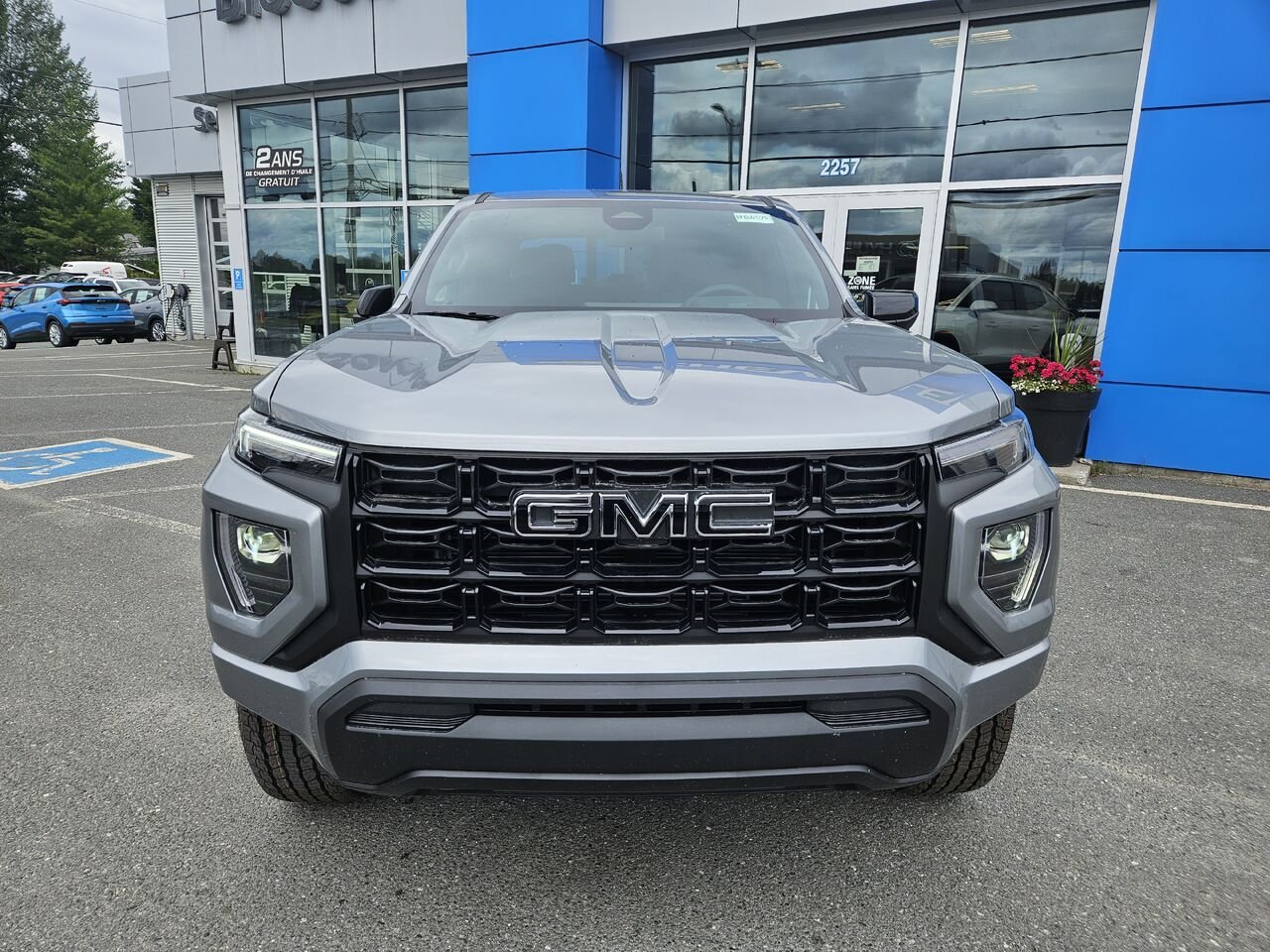 GMC Canyon Elevation cabine multiplace 4RM 2026 Argent métallisé Thetford Mines - photo #5