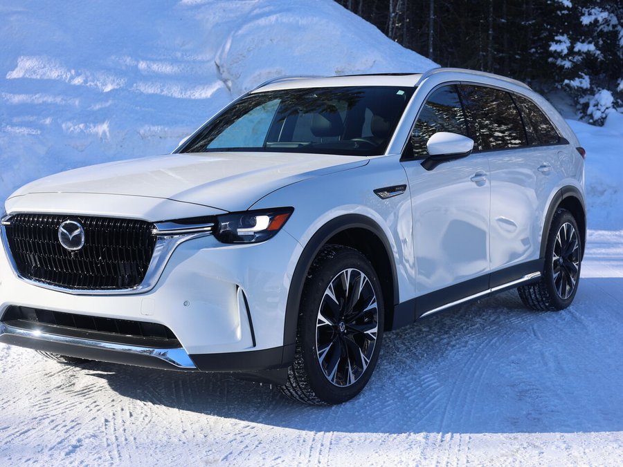 Mazda CX-90 hybride rechargeable Éligible à une subvention gouvernementale allant jusqu’à 7500$ 2025 Noir de jais mica