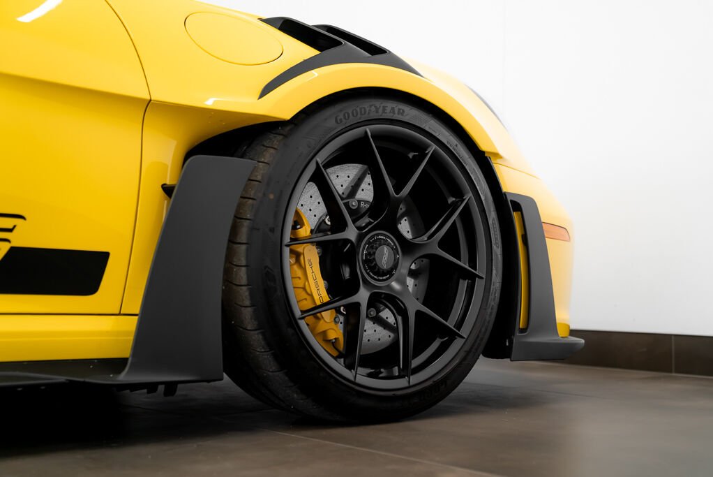 Porsche 911 GT3RS Weissach 2024 Jaune Kirkland - photo #10