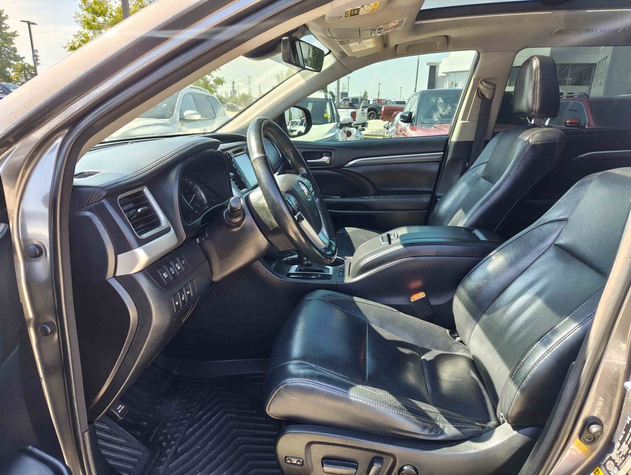 2018 Toyota Highlander AWD Limited gray Sherwood Park - photo #6