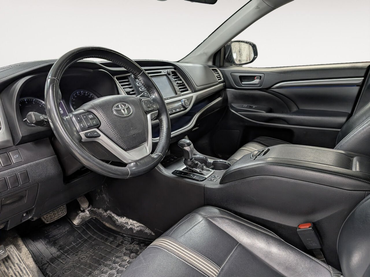 Toyota Highlander XLE/AWD/SIÈGES CHAUFFANTS/BLUETOOTH/AC BIZONE/TOIT OUVRANT 2018 Gris aurore mica Sherbrooke - photo #8