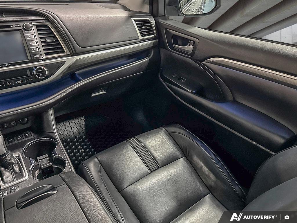 2018 Toyota Highlander 2501260A | SE Silver Edmonton - photo #23