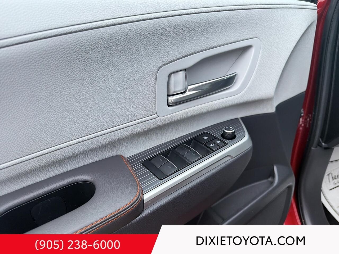 2023 Toyota Sienna XSE FWD HYBRID / CLEAN CARFAX / MOONROOF / ALLOY WHEELS / CARPLAY AND ANDROID AUTO Red Mississauga - photo #7