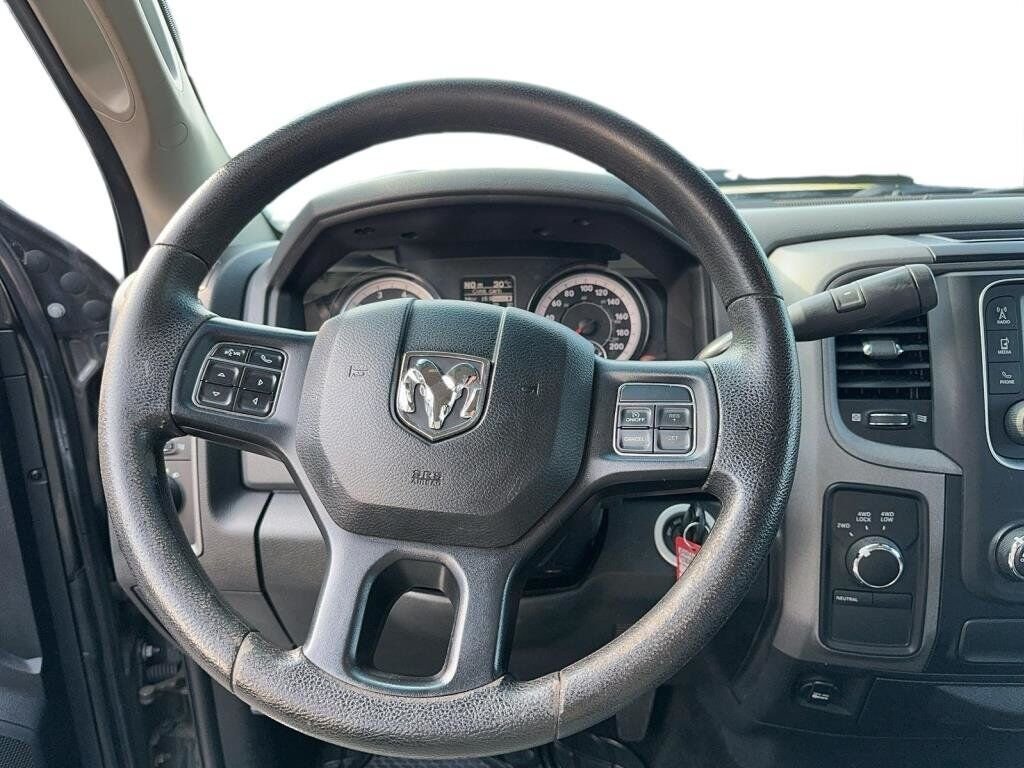 2017 Ram 1500 VIN 3C6RR7KT0HG649048 Grey Baie-Comeau - photo #11