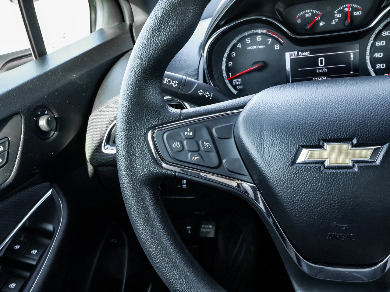 2018 Chevrolet Cruze 4dr Sdn 1.4L LT w/1SD White Sherwood Park - photo #22