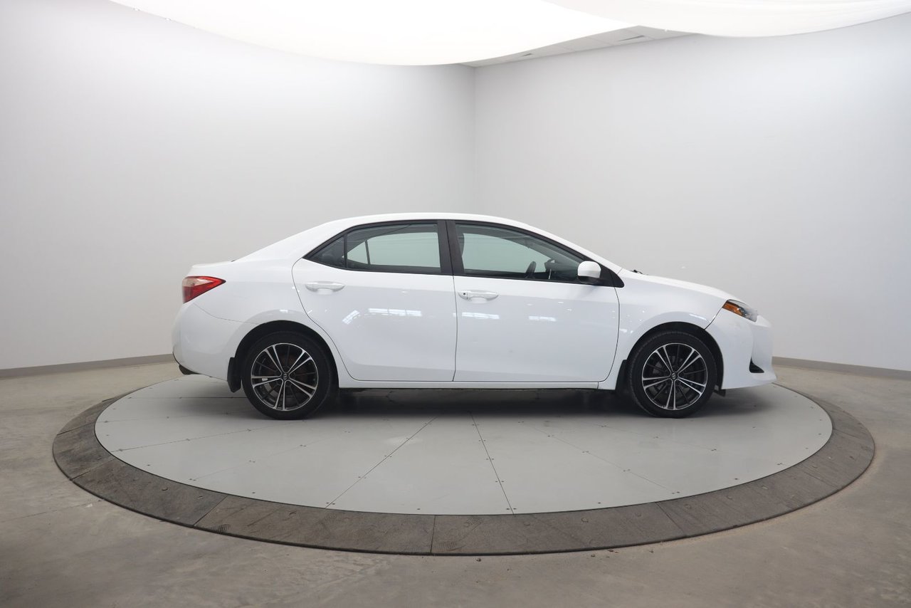 Toyota Corolla NIV 2T1BURHE5JC086477 2018 Blanc Baie-Comeau - photo #2