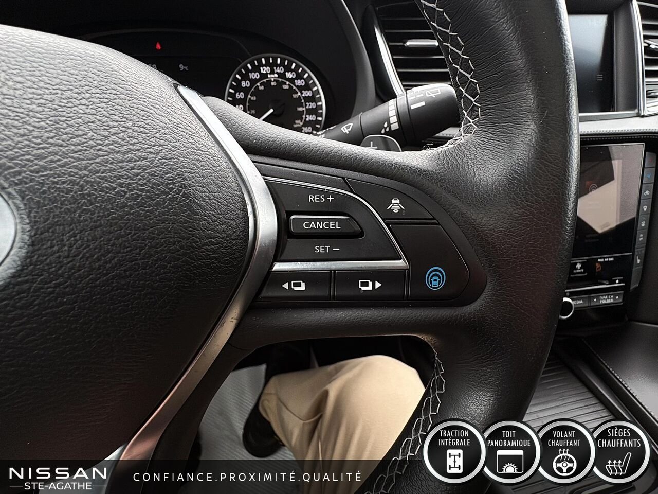 2022 INFINITI QX50 Black Sainte-Agathe-des-Monts - photo #18